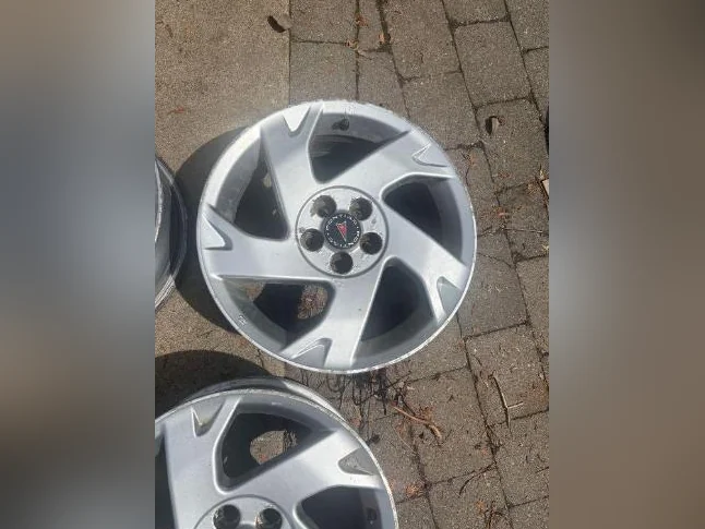4 mags pontiac Vibe Toyota Matrix Corolla thumbnail 3