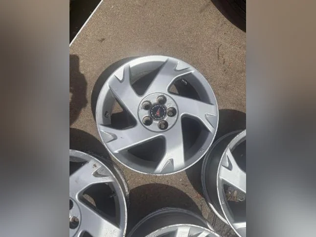 4 mags pontiac Vibe Toyota Matrix Corolla thumbnail 2