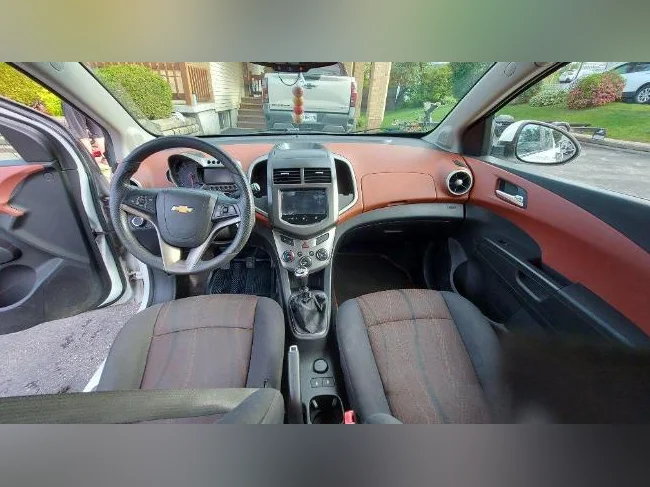 Chevrolet Sonic LT Hatchback 2013 – Manuelle – Unique propriétaire – 231 700 km thumbnail 8