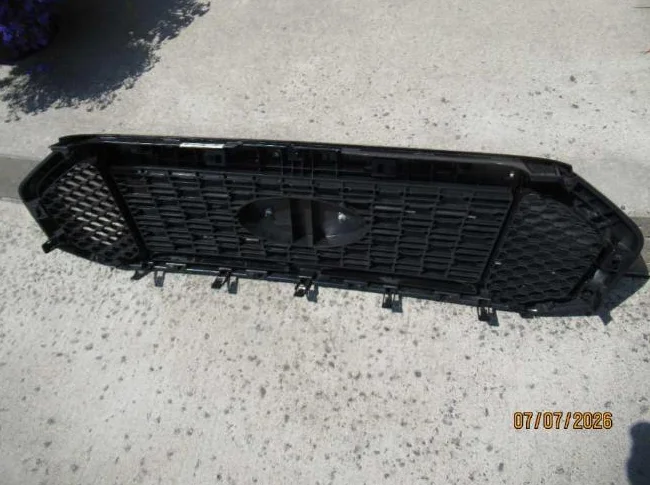 Calandre originale pour Ford Ranger 2019 a 2024 NOIR LUSTRÉ - TOUT les ancrages sont intacte thumbnail 4
