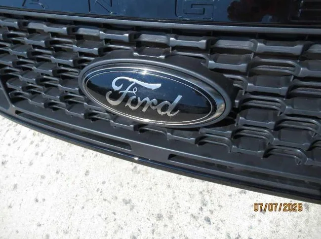 Calandre originale pour Ford Ranger 2019 a 2024 NOIR LUSTRÉ - TOUT les ancrages sont intacte