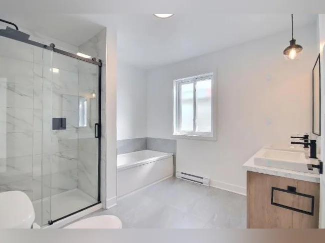 5 1/2 STYLE CONDO SUR 2 NIVEAUX RÉNOVÉ À ST-JÉRÔME thumbnail 4