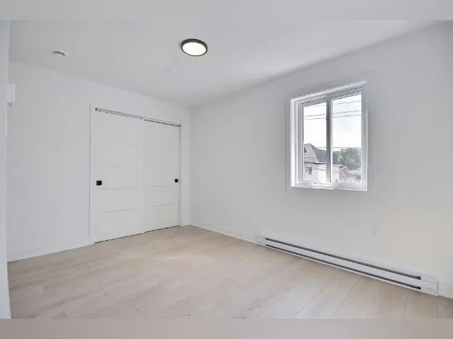 5 1/2 STYLE CONDO SUR 2 NIVEAUX RÉNOVÉ À ST-JÉRÔME thumbnail 9