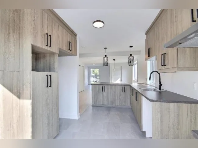 5 1/2 STYLE CONDO SUR 2 NIVEAUX RÉNOVÉ À ST-JÉRÔME