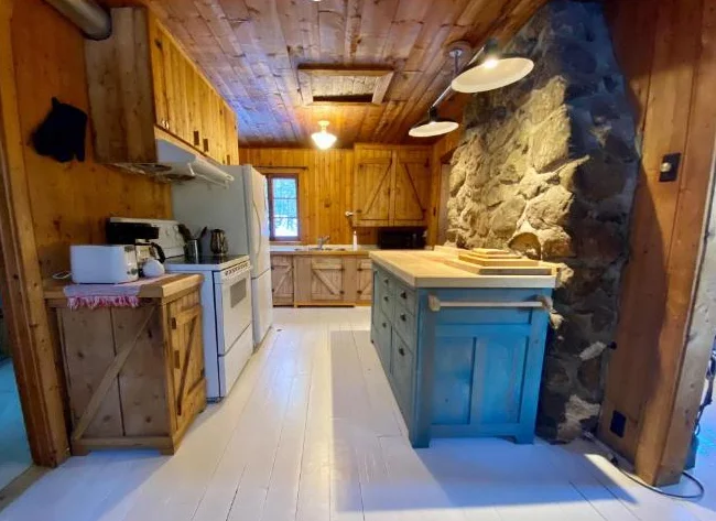 ❄️ Chalet au bord du lac – Internet haute vitesse – Foyer – Ski à moins de 10 min – Hiver 2026-2027 thumbnail 5