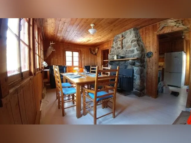 ❄️ Chalet au bord du lac – Internet haute vitesse – Foyer – Ski à moins de 10 min – Hiver 2026-2027 thumbnail 7