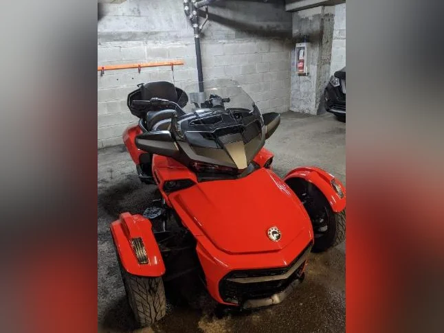 Can-Am Spyder F3 Ltd spécial série rouge vipère et noir thumbnail 2