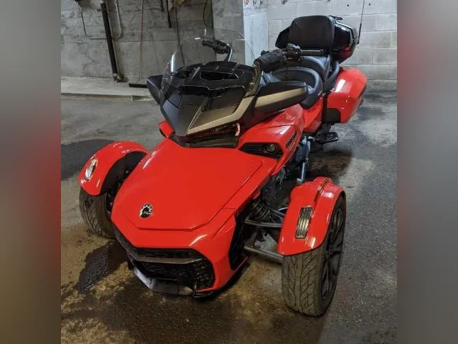 Can-Am Spyder F3 Ltd spécial série rouge vipère et noir