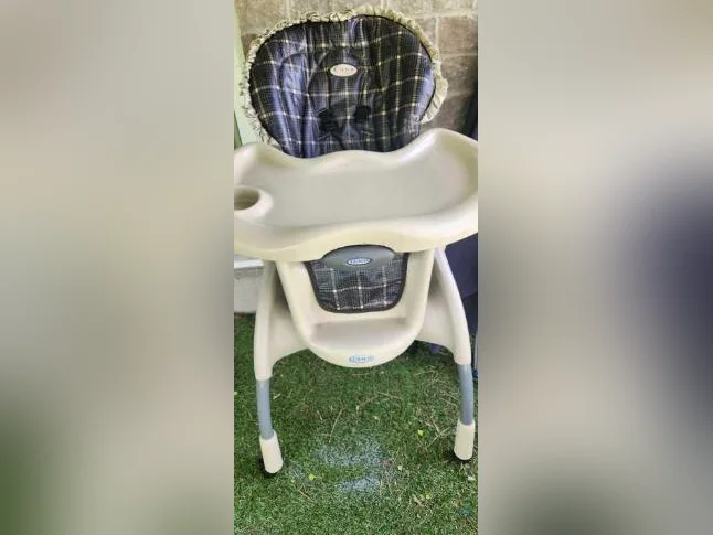 chaise haute pour bébé thumbnail 2