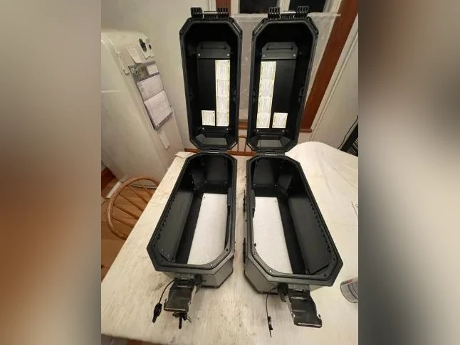 Valise de moto en aluminium thumbnail 6