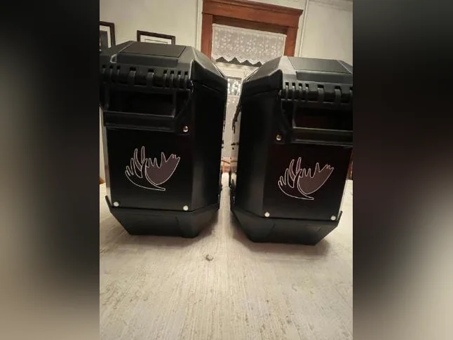 Valise de moto en aluminium thumbnail 2