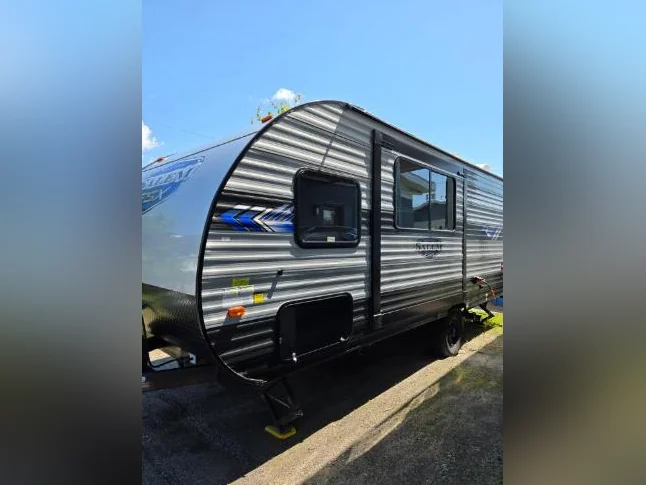 Roulotte Salem FSX 178BHSK 2022 - comme neuve, prête à camper thumbnail 2