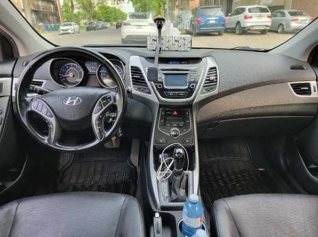 Hyundai Elantra Limited 2014 thumbnail 3