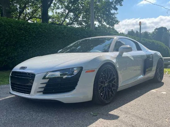 Superbe Audi R8 **MANUELLE** 6-vitesses (gated) 2012 V8 4.2L Coupe