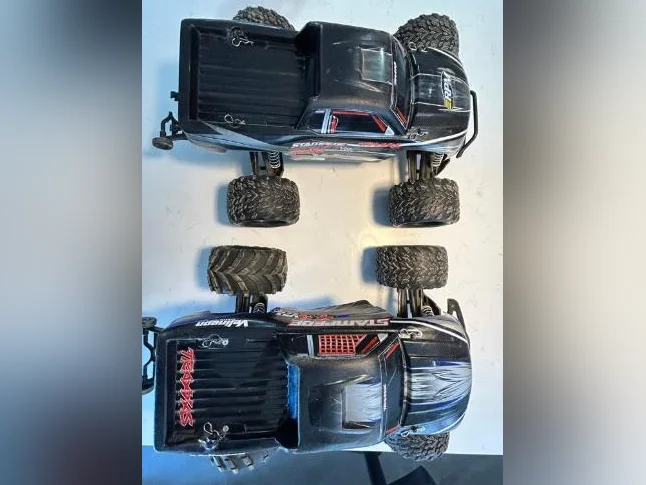 Traxxas Stampede VXL 2 camions avec chargeur et accessoires thumbnail 10