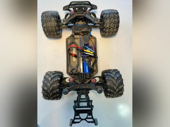 Traxxas Stampede VXL 2 camions avec chargeur et accessoires thumbnail 7