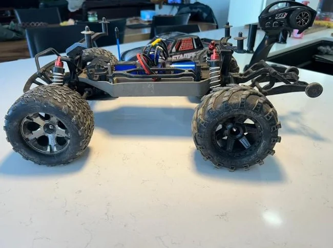 Traxxas Stampede VXL 2 camions avec chargeur et accessoires thumbnail 6