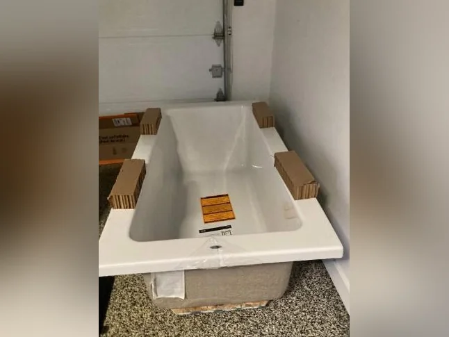 baignoire neuve 66 x 36 de marque MAXX