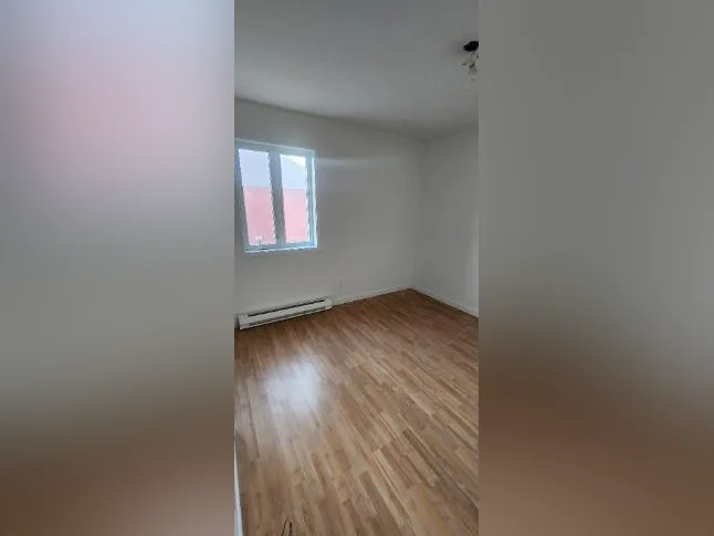 Logement 5 1/2 secteur recherché thumbnail 4