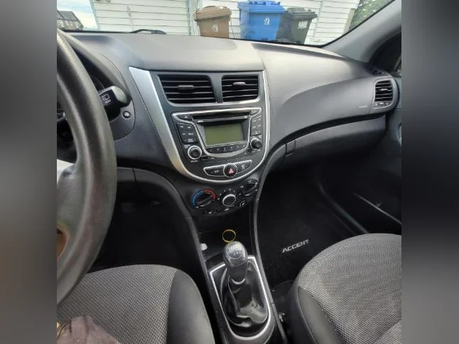 Hyundai Accent thumbnail 2