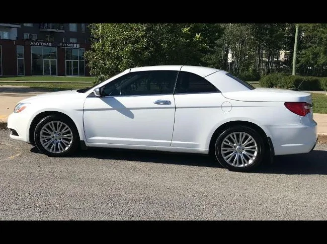 Chrysler decapotable toit rigide 2012. $10500.