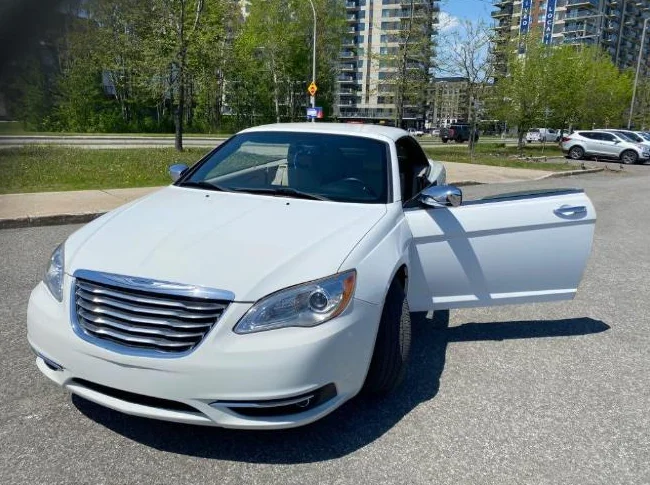 Chrysler decapotable toit rigide 2012. $10500. thumbnail 8