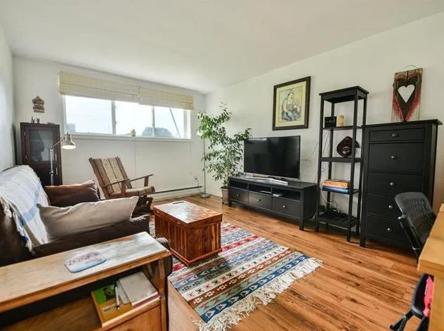 Grand appartement 4 1/2 a louer thumbnail 3