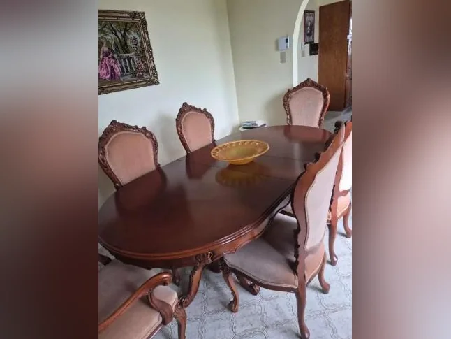 Ensemble de salle à manger / Comme neuf bois / Dining Room Set / Like New Solid Wood thumbnail 2
