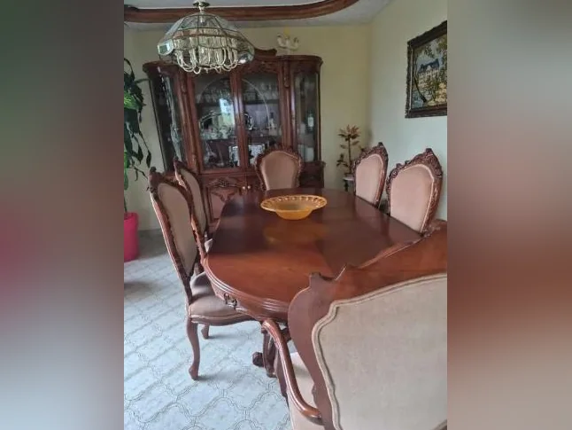 Ensemble de salle à manger / Comme neuf bois / Dining Room Set / Like New Solid Wood