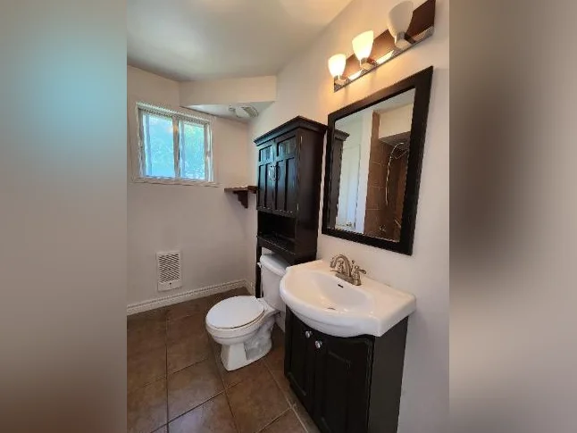 Grande maison complète à louer – 4 chambres, 2 sallea de bain, terrain privé Salaberry-de-Valleyfield thumbnail 6