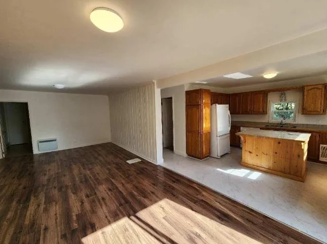 Grande maison complète à louer – 4 chambres, 2 sallea de bain, terrain privé Salaberry-de-Valleyfield thumbnail 3
