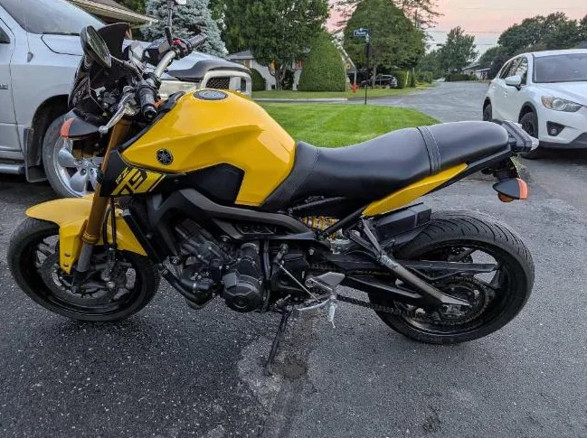 Yamaha FZ-09 2015 thumbnail 3
