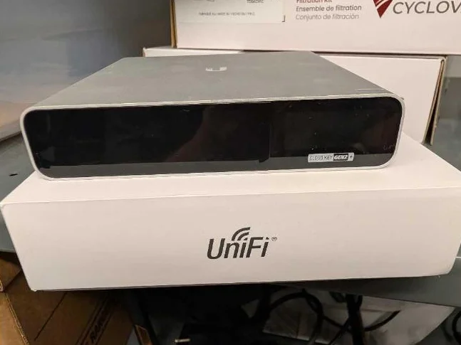 Ubiquiti UniFi Cloud Key Gen2 Plus 500GB WD Blue SSD