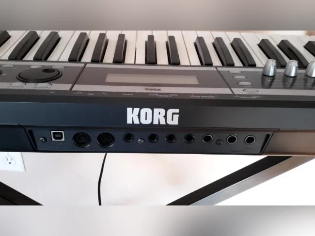 Synthétiseur Korg X 50 état presque neuf thumbnail 3