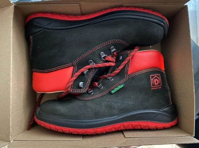 Bottes de couvreur Velinga – Grandeur 10.5 (Sans cap) – Pratiquement neuves