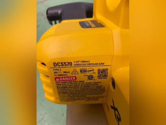 Scie circulaire Dewalt 20 volts 7 1/4po. (sans batterie) thumbnail 4
