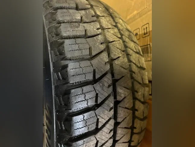 PNEUS 225/50R18 BRIDGESTONE BLIZZARD HIVER AVEC 4 ROUES MAG thumbnail 2