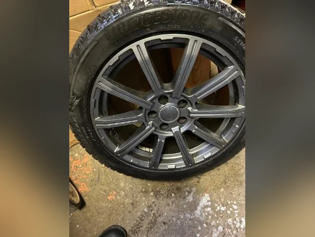 PNEUS 225/50R18 BRIDGESTONE BLIZZARD HIVER AVEC 4 ROUES MAG
