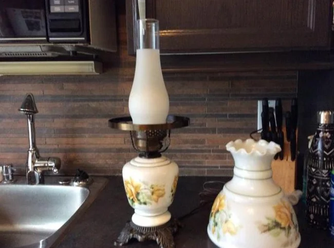 Très belle lampe décorative en verre thumbnail 2