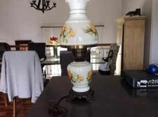 Très belle lampe décorative en verre