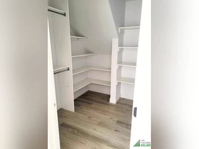 Logement 5 1/2 à louer thumbnail 4