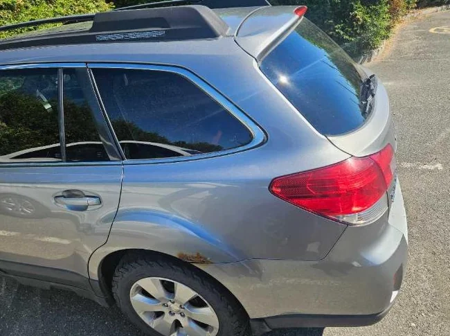 Subaru outback 2010 thumbnail 3