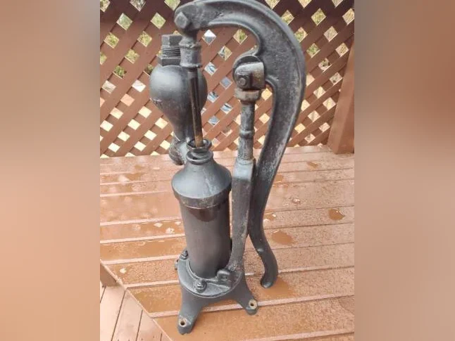 Pompe eau manuel, en fonte de marque Brookville Ont Smart, antique année 1919-1920 environ de 20 po 9po demande 185$ thumbnail 3
