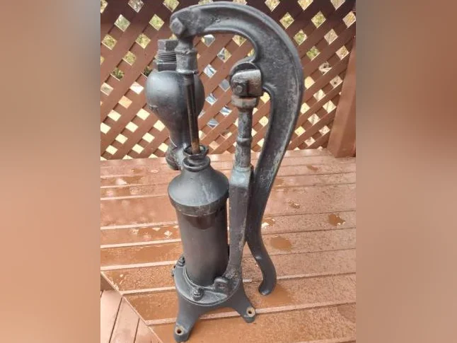 Pompe eau manuel, en fonte de marque Brookville Ont Smart, antique année 1919-1920 environ de 20 po 9po demande 185$ thumbnail 4