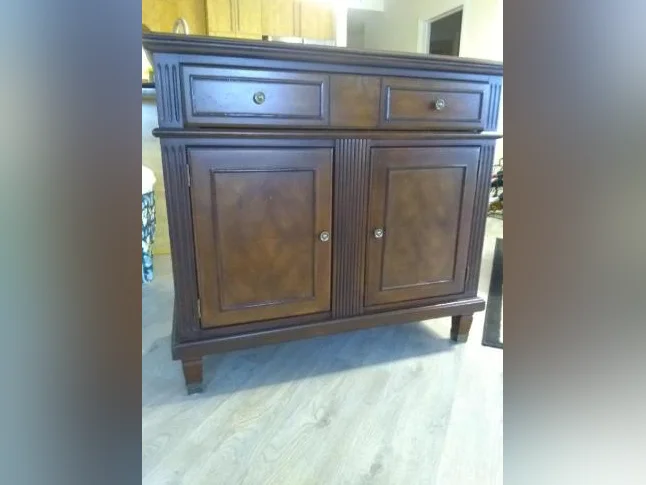 Buffet/bureau très propre, une bonne affaire. thumbnail 6