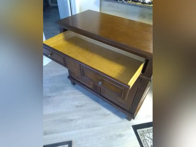 Buffet/bureau très propre, une bonne affaire. thumbnail 3