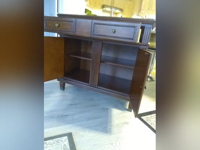 Buffet/bureau très propre, une bonne affaire. thumbnail 2