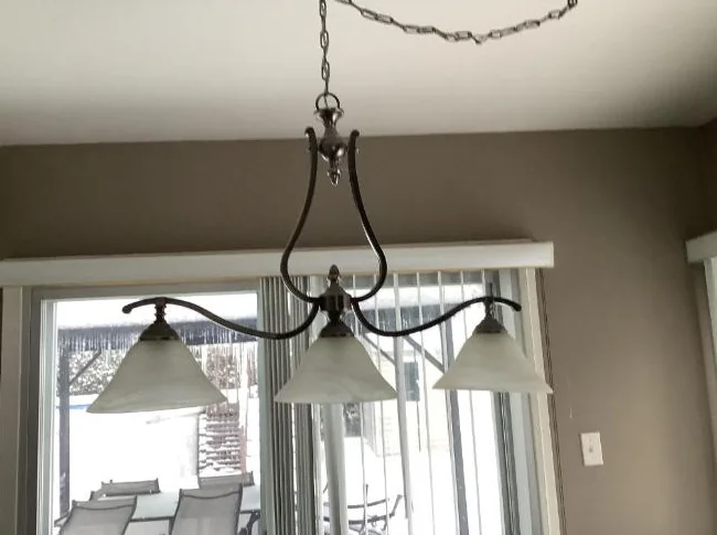 Luminaires pour plafond usagés et toujours fonctionnel!! thumbnail 2