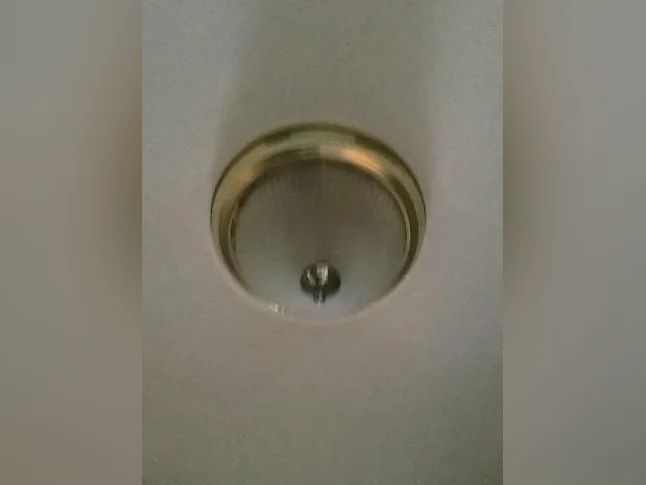 Luminaires pour plafond usagés et toujours fonctionnel!! thumbnail 3
