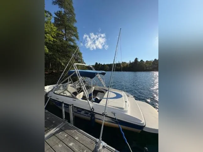 Bayliner 2007 F18 - entretien dealer et très propre thumbnail 2